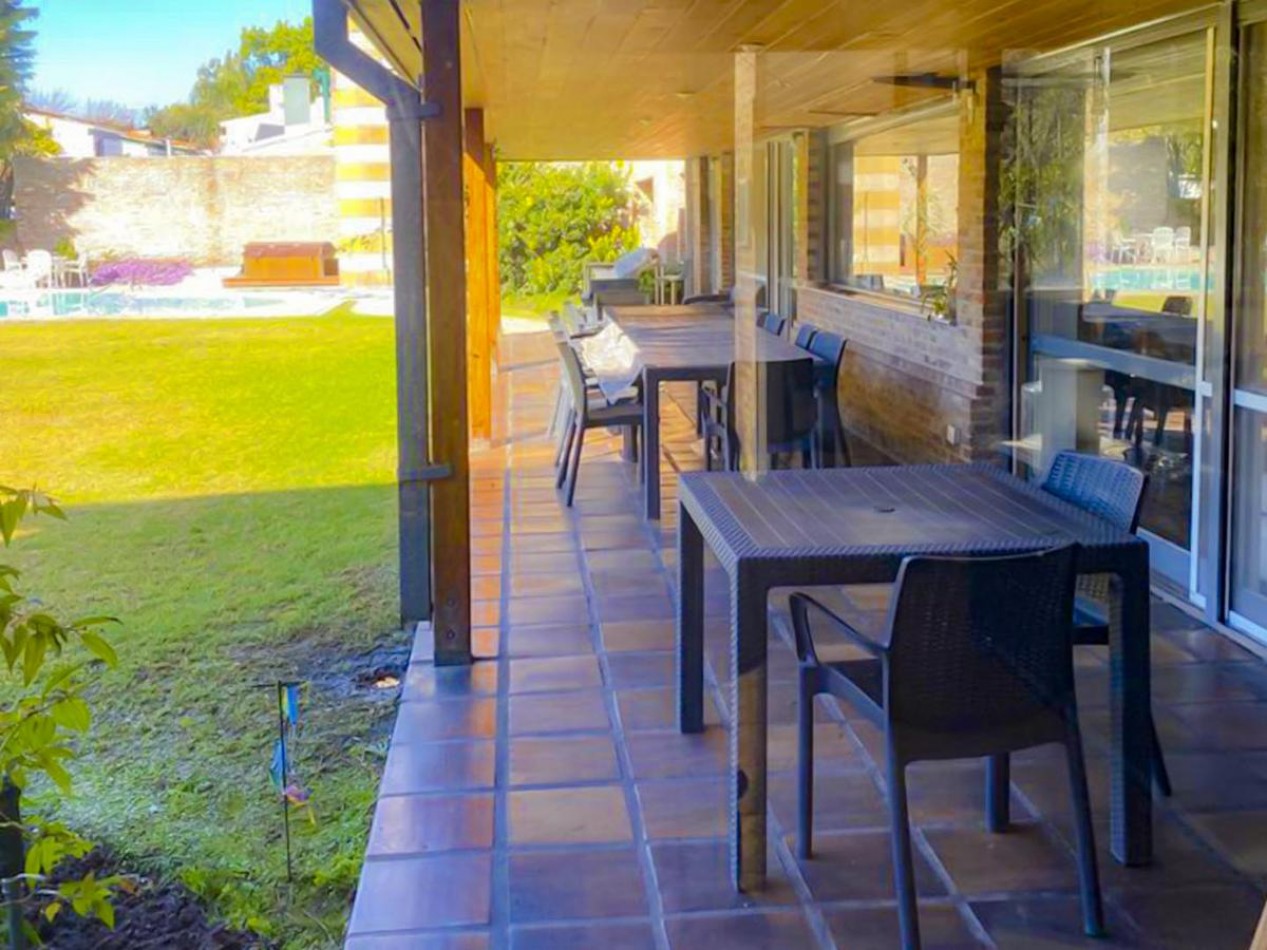 Exclusiva Residencia de 5 dormitorios, 7 baños, con amplio jardin y amenities de lujo