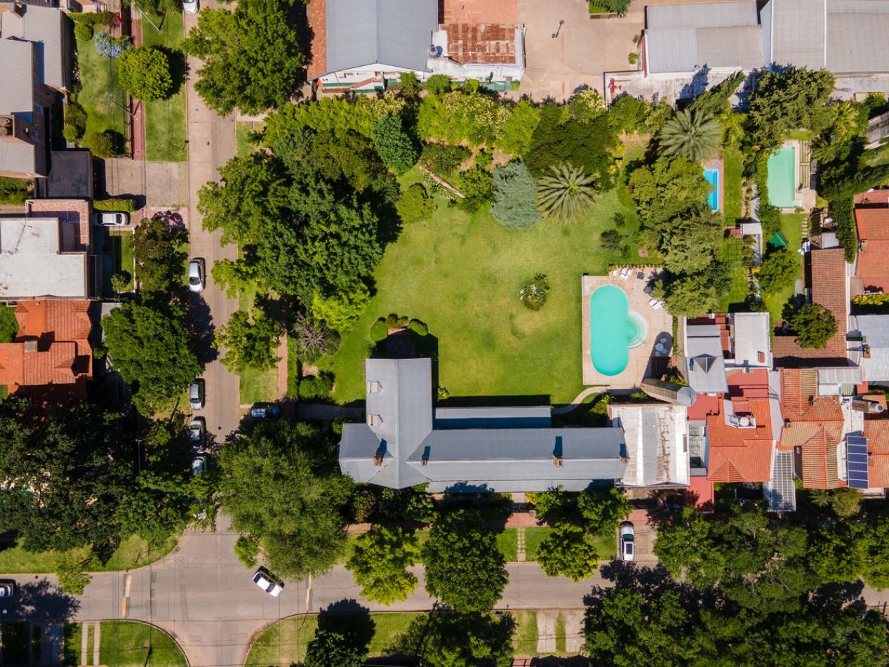 Exclusiva Residencia de 5 dormitorios, 7 baños, con amplio jardin y amenities de lujo