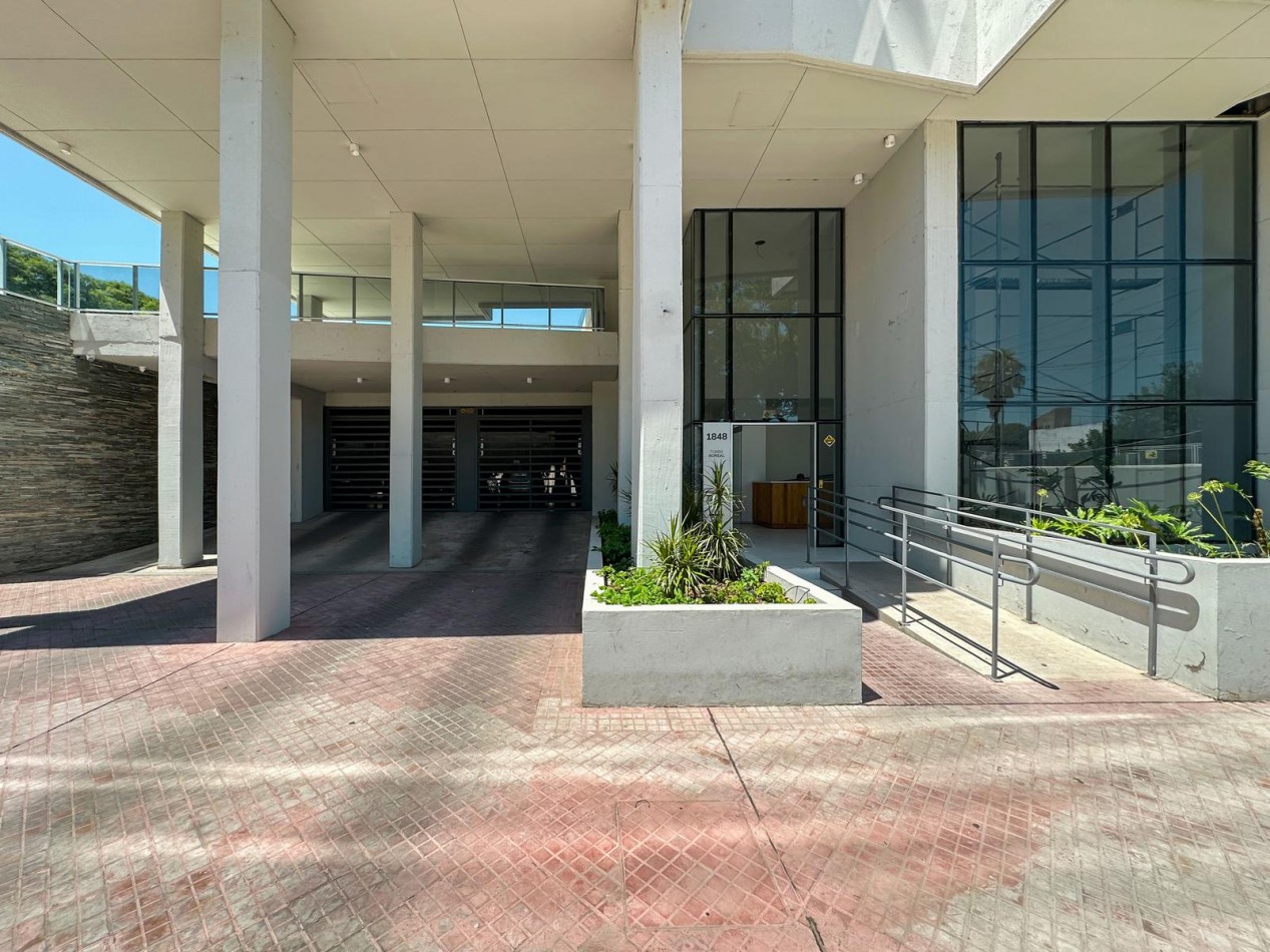 Oportunidad! Departamento un Dormitorio con cochera en el epicentro de Alberdi Bv.Rondeau 1800 Piso 12-03 Cochera Subsuelo 00-16