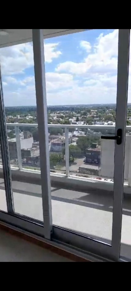 Oportunidad! Departamento un Dormitorio con cochera en el epicentro de Alberdi Bv.Rondeau 1800 Piso 12-03 Cochera Subsuelo 00-16