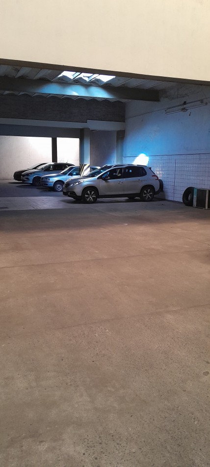 Parking + Local Comercial  + 2 depositos.Pleno Corazon de Echesortu! Alta Rentabilidad!!